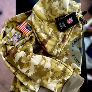 Nike Men’s XL NFL Washington Football Team Salute to Service Sideline Hoodie.